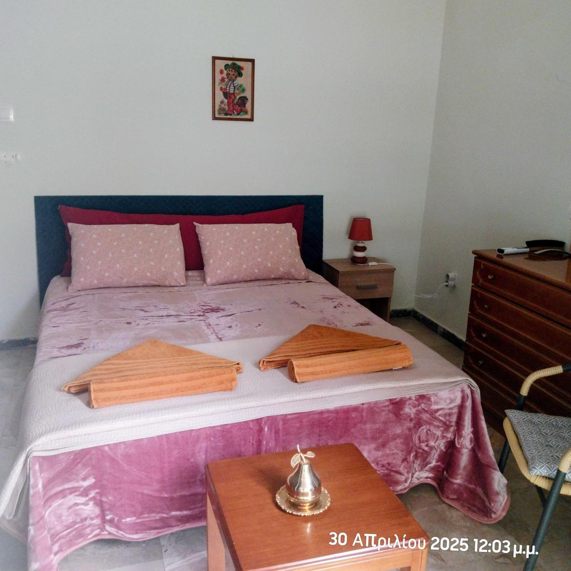 Cozy & Bright Home 50M From Subway -Agios Antonios Atenas Exterior foto
